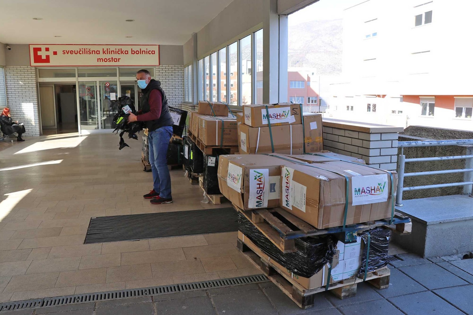 Izraelska agencija donirala medicinsku opremu SKB-u