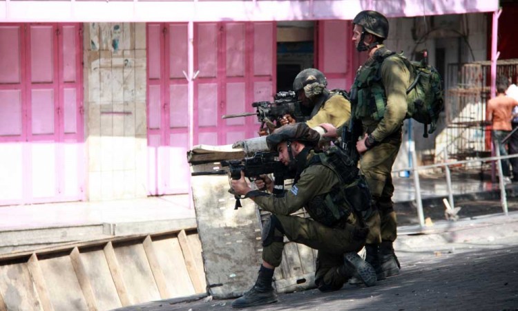 Izraelska vojska ubila naoružanog Palestinca i Palestinku