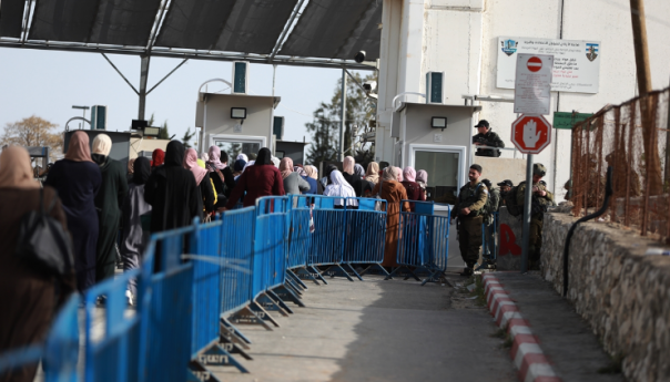 Izraelske snage spriječile brojne Palestince da prisustvuju molitvi u Al-Aksi