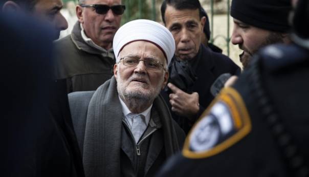 Izraelske snage uhapsile imama Al-Aqsa džamije šejha Ekrima Sabrija