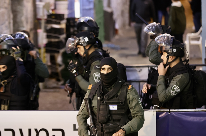 Izraelske snage upale u Al-Aksu, napale vjernike nakon molitve