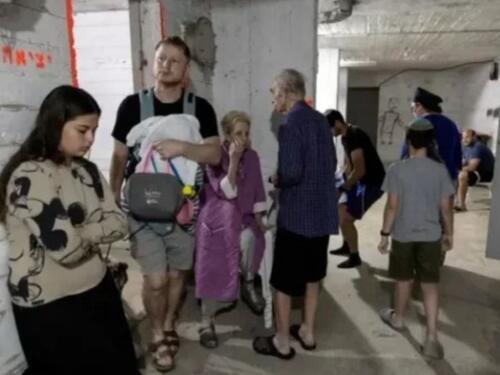 Izraelski građani masovno kupuju hranu i vodu