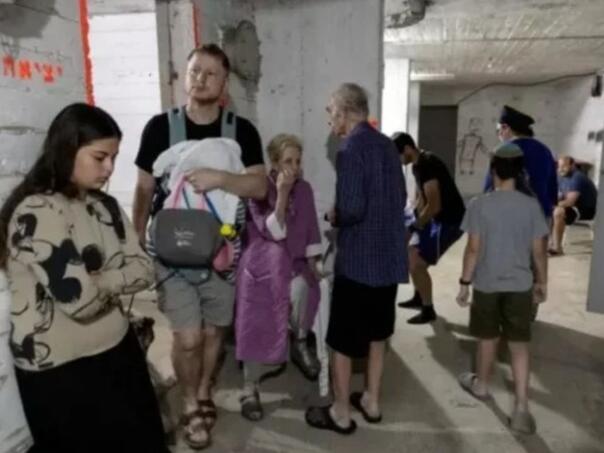 Izraelski građani masovno kupuju hranu i vodu