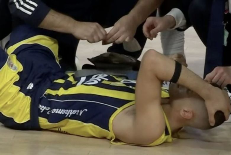 Izraelski košarkaš djelimično izgubio vid nakon što su ga navijači pogodili u glavu