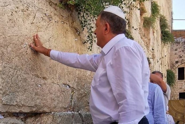 Izraelski list Haaretz: Zašto je Izrael primio negatora genocida Dodika?