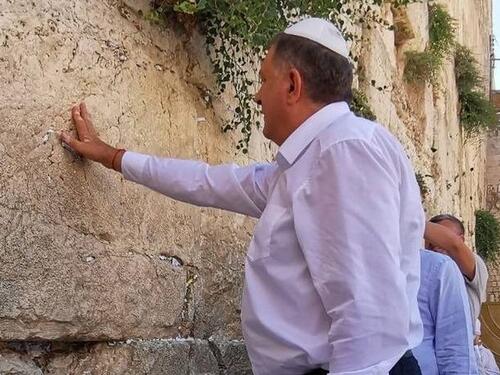 Izraelski list Haaretz: Zašto je Izrael primio negatora genocida Dodika?