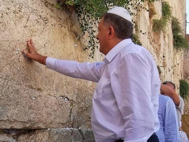 Izraelski list Haaretz: Zašto je Izrael primio negatora genocida Dodika?