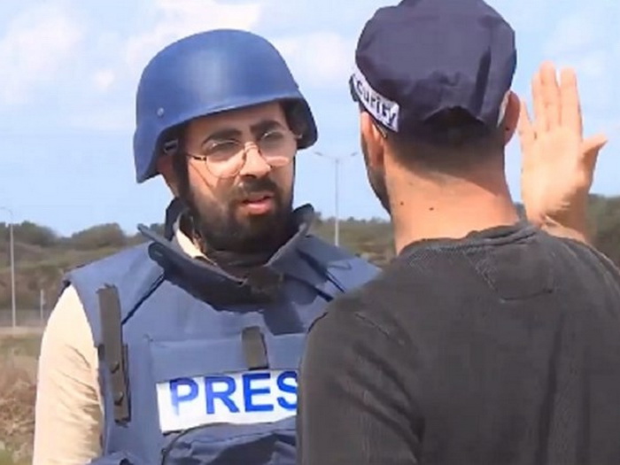 Izraelski policajac uživo u televizijskom programu prijetio novinaru