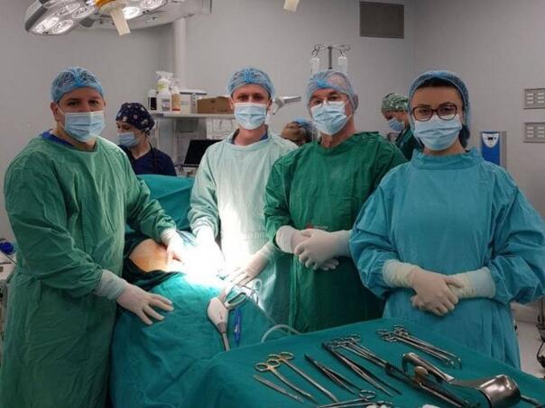 Izveden kompleksan operativni zahvat odstranjenja gigantske ciste slezine