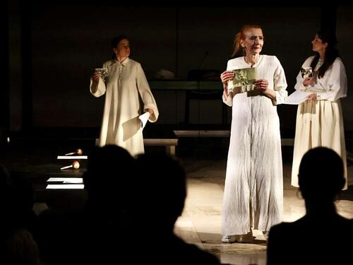 Izveden performans "DNK, BROJ" autorice i glumice Emine Minke Muftić