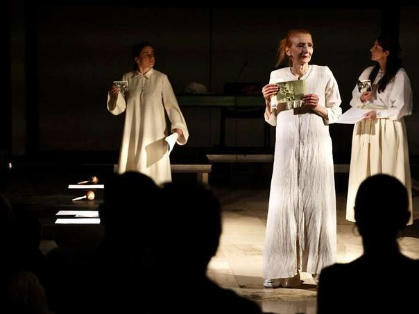 Izveden performans "DNK, BROJ" autorice i glumice Emine Minke Muftić