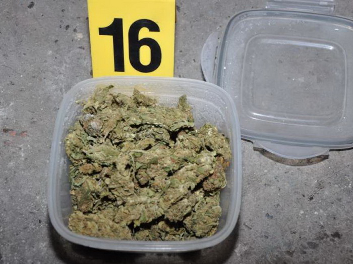 Izvršenim pretresima policija pronašla i oduzela određenu količinu opojne droge