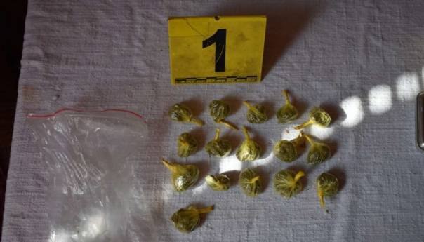 Izvršenim pretresom u Zenici pronađena opojna droga
