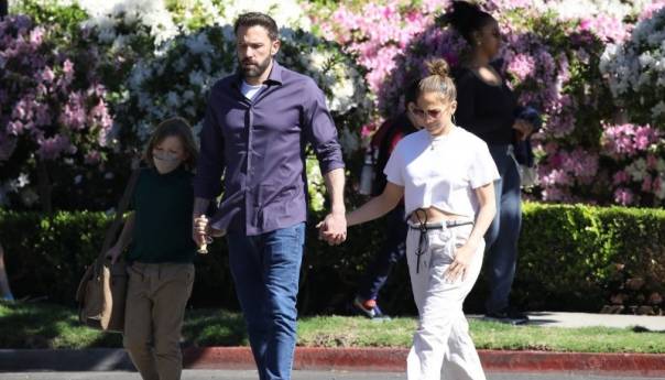 J. Lo glamurozna izdanja zamijenila udobnim hlačama i patikama