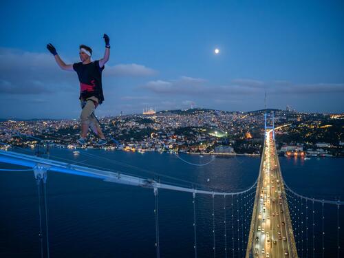Jaan Roose postao prvi čovjek koji je prešao slacklineom s jednog kontinenta na drugi