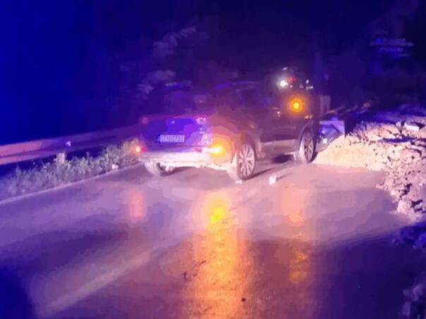 Jajce: Vozačica iz Crne Gore udarila automobilom u betonski zid