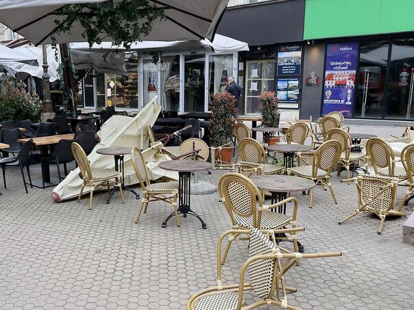 Jak vjetar u Hrvatskoj, padaju skele i stabla