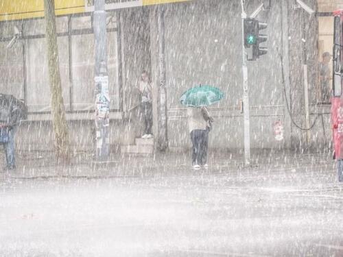 Jaka oluja pogodila Srbiju: Padao grad, vjetar nosio sve pred sobom