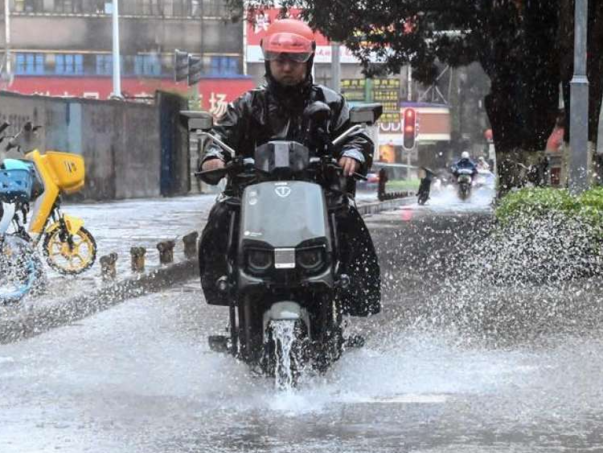 Jake oluje pogodile južni dio kontinentalne Kine nakon tajfuna Wipha