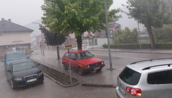 Јako nevrijeme pogodilo Rogaticu i Teslić, u bujici stradala stoka