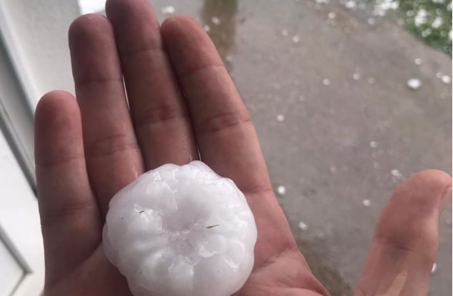 Jako nevrijeme s tučom pogodilo dio Dalmacije, a još gore vrijeme tek se očekuje