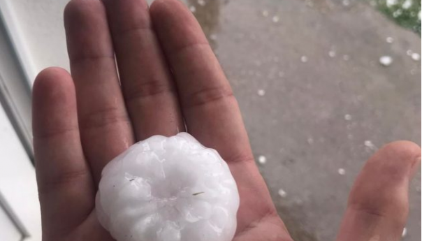 Jako nevrijeme s tučom pogodilo dio Dalmacije, a još gore vrijeme tek se očekuje