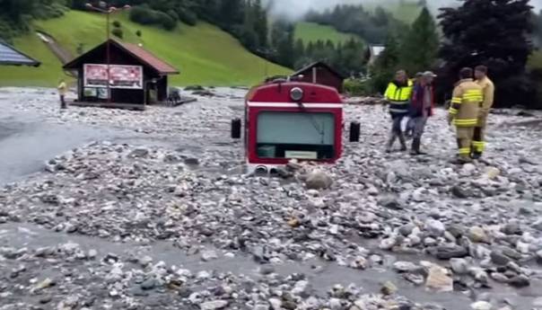 Jako nevrijeme u Austriji: Oluja aktivirala klizišta