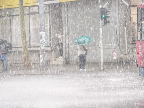 Jako nevrijeme u Beogradu, zatvoren aerodrom