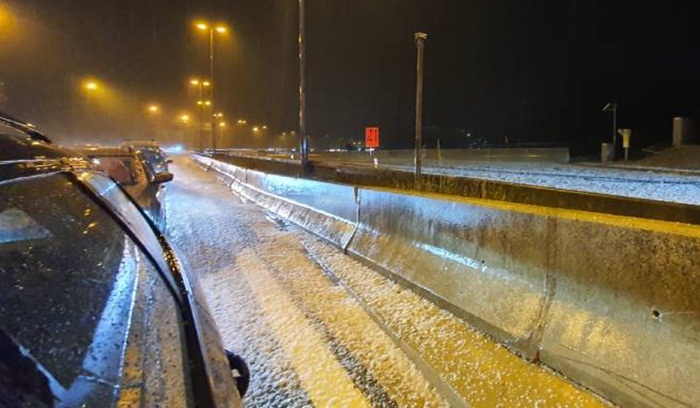 Jako nevrijeme u Dalmaciji, led zabijelio ceste oko Splita