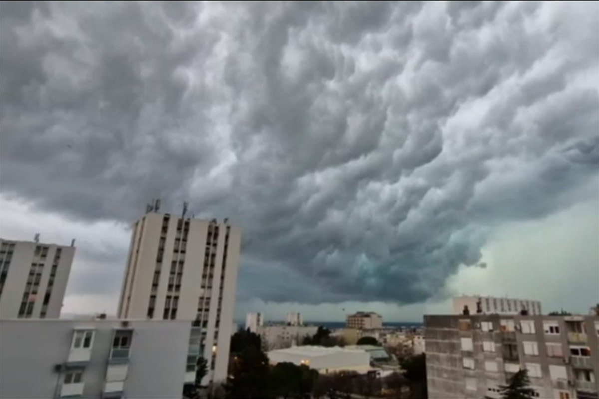 Jako nevrijeme u Dalmaciji, ulice pod vodom