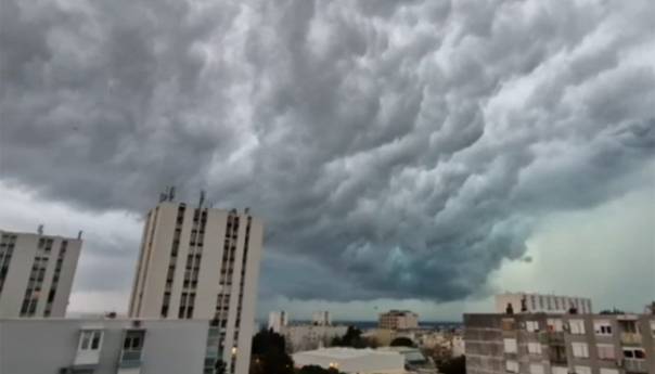 Jako nevrijeme u Dalmaciji, ulice pod vodom