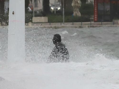 Jako nevrijeme u Hrvatskoj, dijelovi zemlje pod vodom