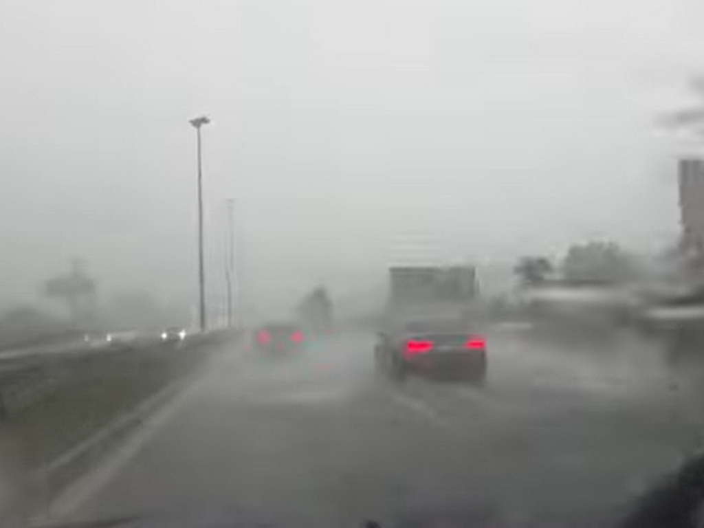 Jako nevrijeme u Splitu: Ceste pod vodom, došlo do odrona
