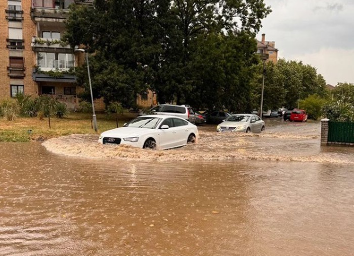 Jako nevrijeme pogodilo Srbiju: Vjetar, grmljavina, pljusak...