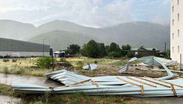 Jako olujno nevrijeme zahvatilo Mostar