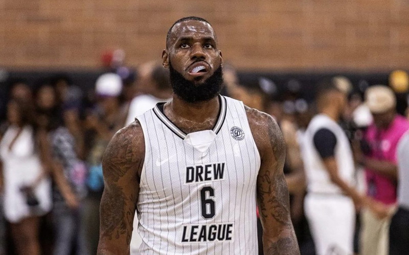 James poslije 11 godina igrao sa amaterima: Svađa sa sudijama i 42 poena