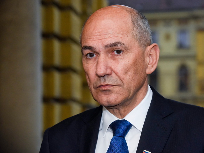 Janša poziva Slovence da se naoružaju: Vrag je odnio šalu!