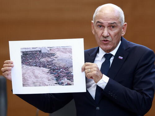 Janša govorio o zločinima u Sudanu pa pokazao fotografiju iz Gaze
