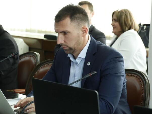 Penzije uvećane za pet posto od 5. februara na računima penzionera