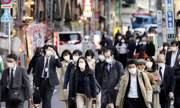 Japan uvodi vanredno stanje, dnevni broj zaraženih preko 25.000