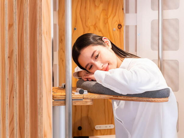 Japanci izmislili kabine za spavanje u uspravnom položaju, neke firme već su zainteresovane