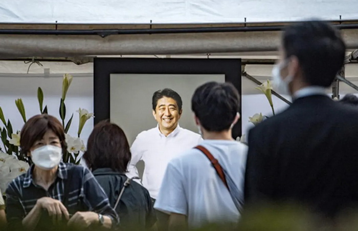 Japanci odaju počast bivšem premijeru Abeu