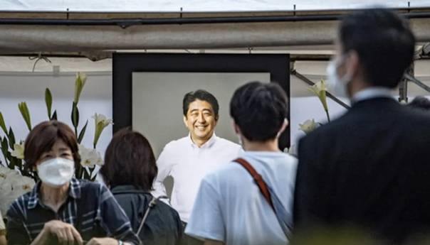 Japanci odaju počast bivšem premijeru Abeu