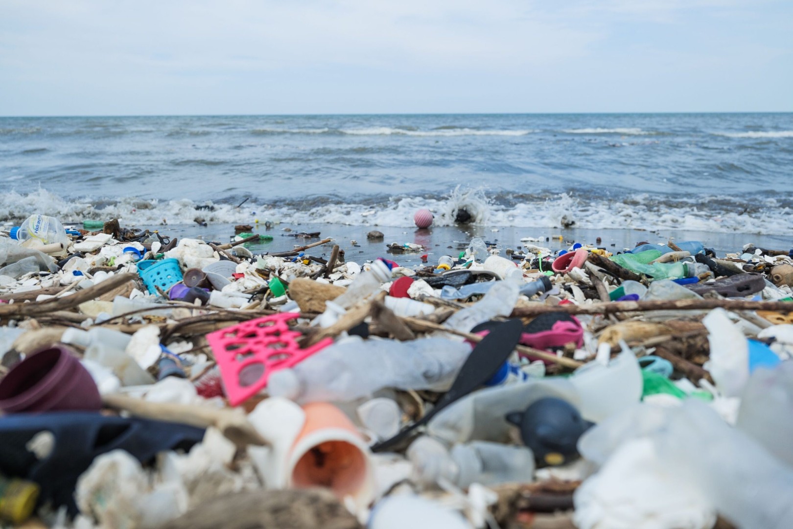 Japanci razvili plastiku koja nestaje u moru za sat vremena