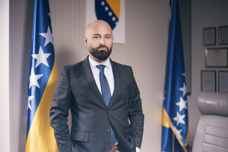 JASMIN MAHMUZIĆ - BRZA REAKCIJA