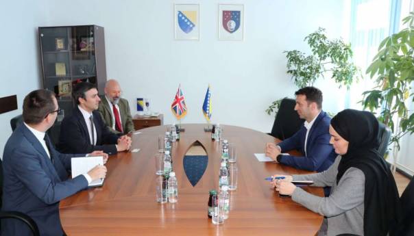 Javno dostupni registri promoviraju transparentnost javnog sektora KS