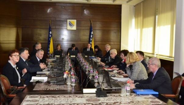 Javno objavljivati imena osoba koje krše mjere izolacije