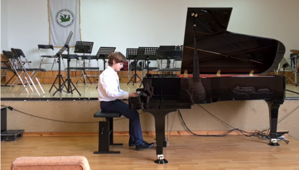 Jedanaestogodišnji bh. pijanista pobijedio na prestižnom takmičenju u New Yorku