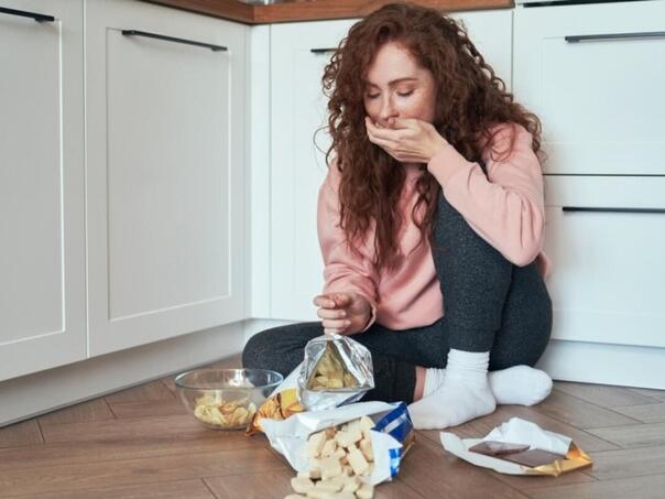 Jedete zbog stresa ili dosade? Evo kako zaustaviti emocionalno prejedanje