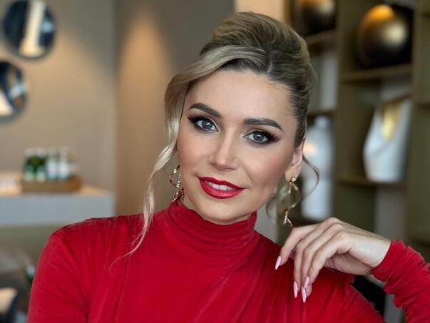 Jedina hrvatska folk pjevačica objavila novi hit: "Prema dolje" šokira fanove